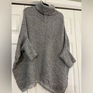 Heart N Crush Heather Grey Poncho with Sleeves. Size L/XL.